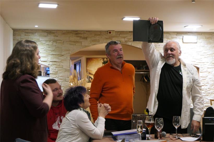 Drei Wettkämpfe über vier Wochen und dazu 301 kg in der Kniebeuge: Dafür steht d...