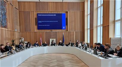 Drei leere Sitze: Durch die recht kurzfristige Verschiebung konnten drei Gemeinderäte der Opposition am Freitag nicht an den Budgetdiskussionen teilnehmen
