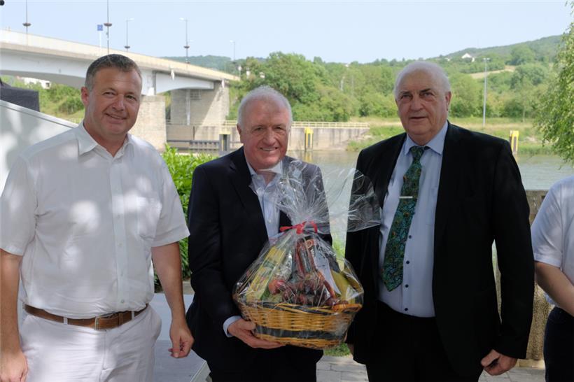 Drei überzeugte Europäer und Freunde: Bürgermeister Michel Gloden, der ehemalige...