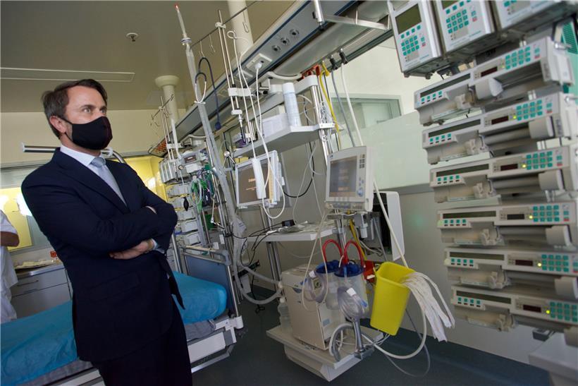 Drei weitere Menschen sind an Covid-19 gestorben. Das teilt das Gesundheitsministerium am Sonntag mit.
