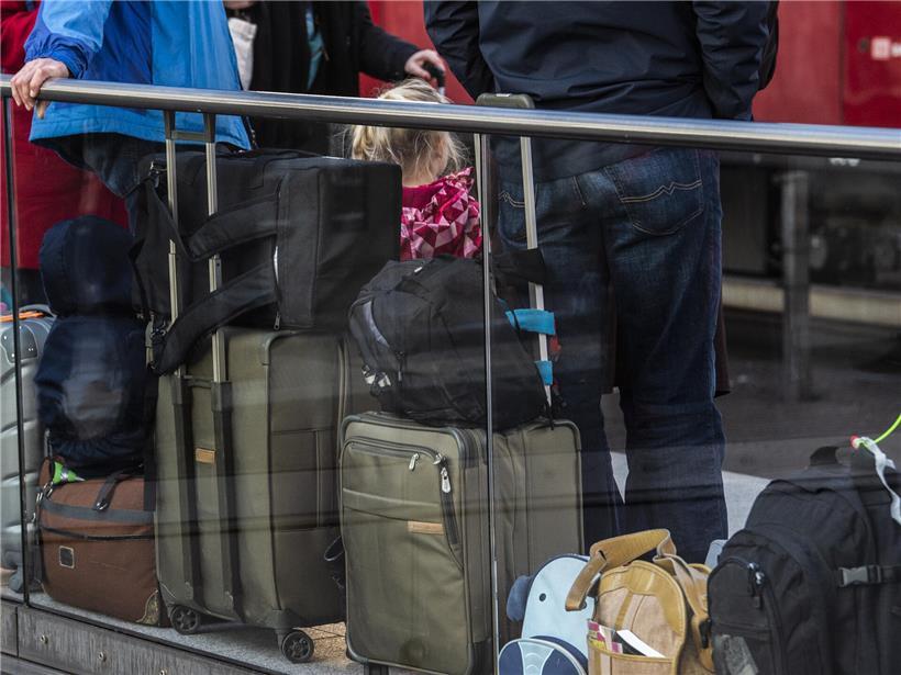 Drogenschmuggler als vermeintliche Familie mit Kindern transportieren Rauschgift über europäische Grenzen im letzten Jahr