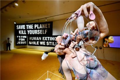 Du rire aux larmes, de la mère à tout faire aux appels à l’euthanasie
