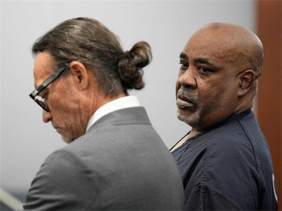 Duane Davis (R) neben seinem Anwalt Michael Sanft in einer Anhörung vor dem Gericht in Las Vegas
