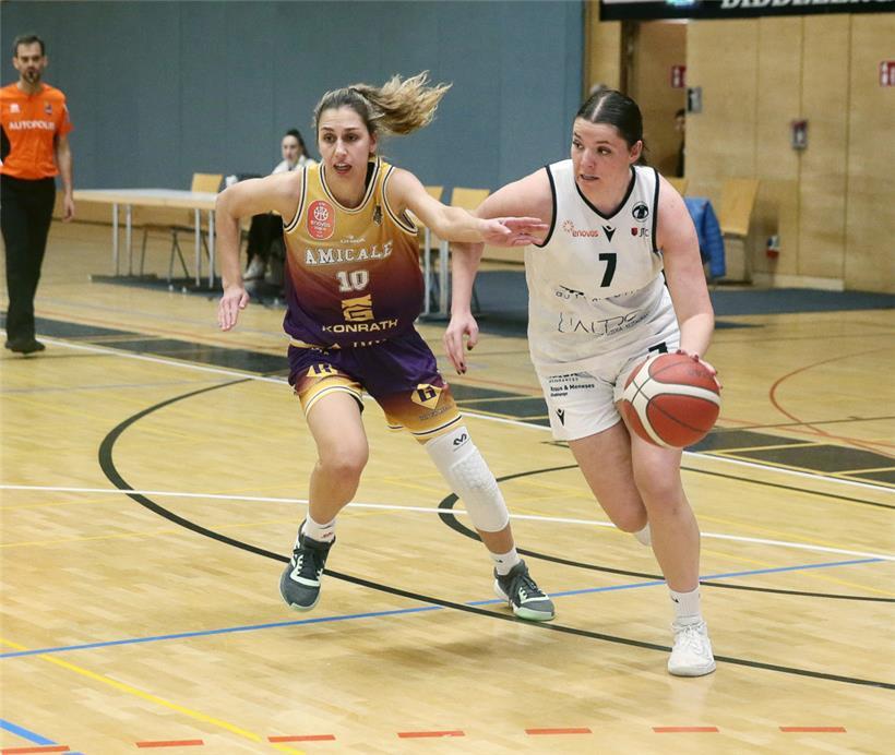 Düdelingen (Svenia Nürenberg, in Weiß) ist der Amicale (Mandy Geniets, in Gelb-Lila) im Play-off-Kampf nun einen Schritt vorausgeeilt
