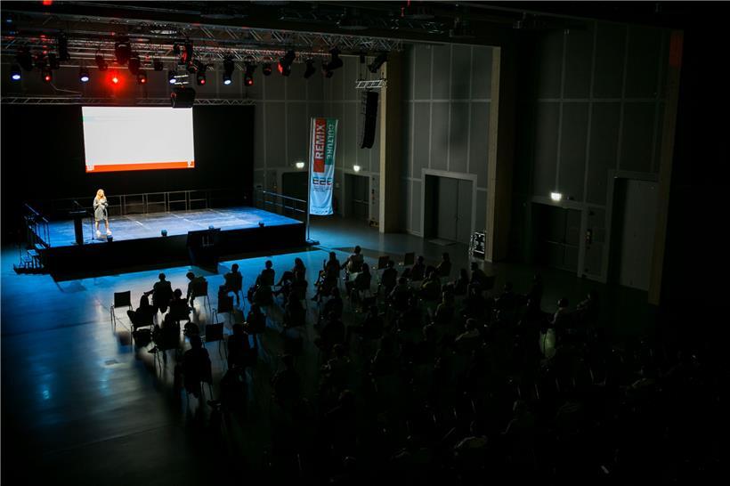 Durch den Abend führte Lynn Bintener, die Verantwortliche des Projekts Esch2022 der Stadt Differdingen
