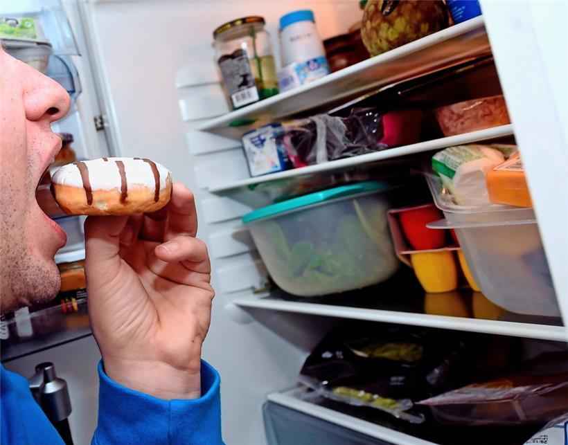 Durch ein gezieltes Einräumen der Lebensmittel in den Kühlschrank können sich vereinzelte Lebensmittel länger halten
