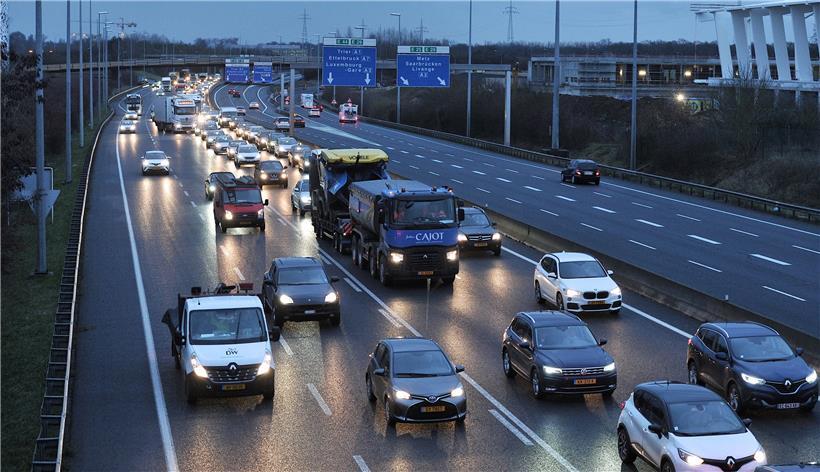 Durchschnittlich müssen Luxemburger Autofahrer täglich pro 60 Minuten Fahrt zusätzliche 43 Minuten einplanen, wenn sie zur Hauptverkehrszeit unterwegs sind
