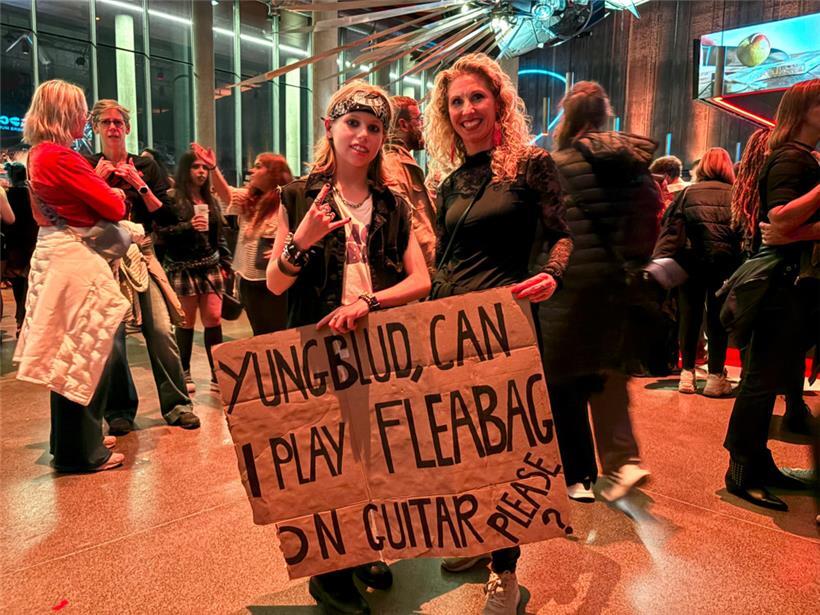 Durfte vor seiner Mutter mit Yungblud performen: der 13-Jährige Maxim (l.)
