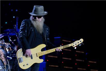 Dusty Hill, Bassist von ZZ Top, spielte 2017 auf der Bühne der Rockhal in Esch
