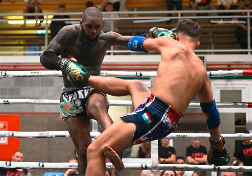 Dzejlan Kocan (r.) und Edouard Elong lieferten sich einen hochwertigen Fight
