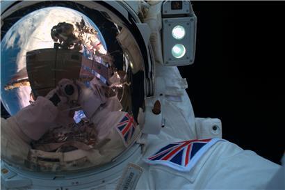 ESA-Astronaut Tim Peake bei seinem Weltraumspaziergang am 15. Januar 2016
