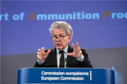 EU-Binnenmarktkommissar Thierry Breton hat Munitionsfabriken in der EU besucht und sie zur Steigerung der Produktion ermuntert

