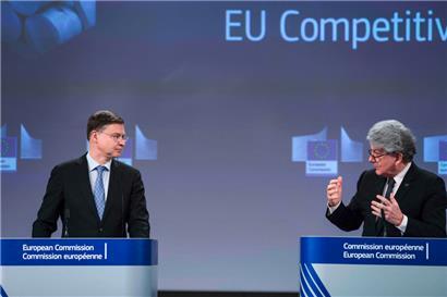 EU-Binnenmarktkommissar Thierry Breton und der Vizepräsident der EU-Kommission Valdis Dombrovskis stellten die Vorschläge am Donnerstag in Brüssel vor
