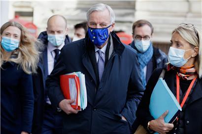 EU-Chefverhandler Michel Barnier (M.) hat vergangene Woche mit den Briten in London verhandelt
