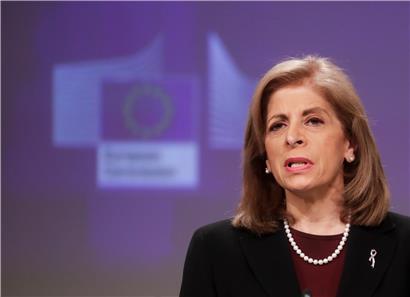 EU-Gesundheitskommissarin Stella Kyriakides erklärte gestern, vertraglich sei nicht vorgesehen, dass die EU nachrangig beliefert werden soll
