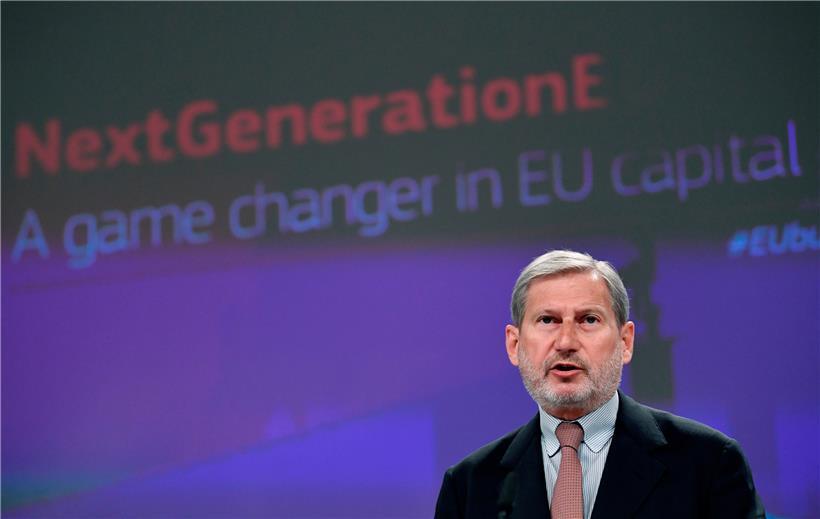 EU-Haushaltskommissar Johannes Hahn gibt Erklärungen zum Corona-Aufbauprogramm „Next Generation EU“
