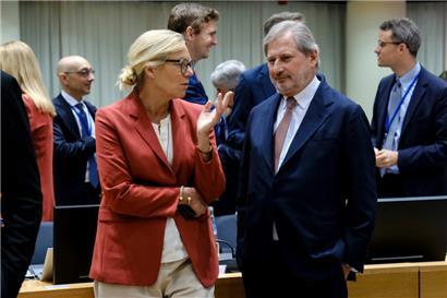 EU-Haushaltskommissar Johannes Hahn (r.) dürfte auch bei der niederländischen Finanzministerin Sigrid Kaag mit seinen Ansinnen nicht weiter gekommen sein
