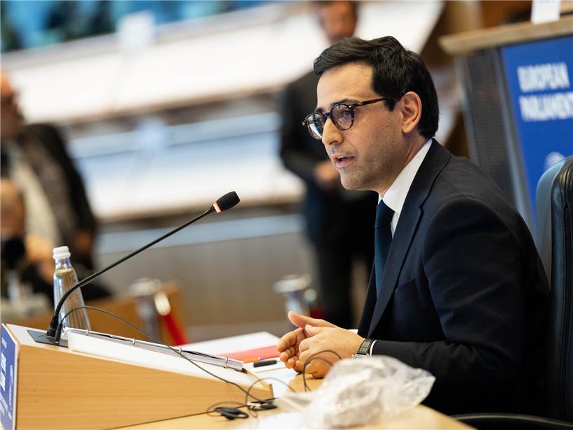 EU-Industriekommissar Stéphane Séjourné spricht über europäische Bevorzugung bei öffentlichen Auftragsvergaben in der EU