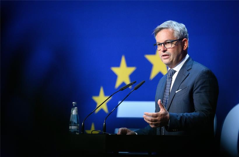 EU-Innenkommissar Magnus Brunner meint, mit den neuen Vorschlägen könnten Asylanträge „effizienter“ bearbeitet werden
