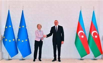 EU-Kommissionspräsidentin Ursula von der Leyen einigte sich in Baku mit dem aserbaidschanischen Staatschef Ilham Alijew
