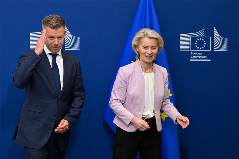 EU-Kommissionspräsidentin Ursula von der Leyen trifft neuen ungarischen Ministerpräsidenten Peter Magyar zum EU-Finanzgespräch