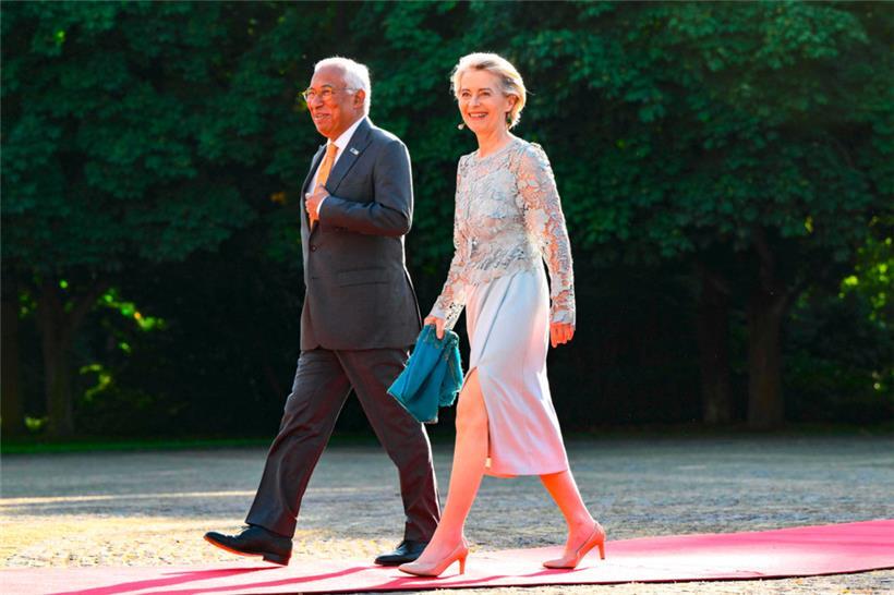 EU-Kommissionspräsidentin Ursula von der Leyen (r.) und EU-Ratspräsident António Costa schwingen sich von einem Gipfel zum nächsten: Nach dem Kanada-Gipfel Anfang der Woche und dem NATO-Gipfel in den beiden vergangenen Tagen folgen nun zwei Tage EU-Gipfel
