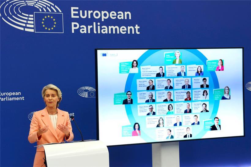 EU-Kommissionspräsidentin Ursula von der Leyen stellte am Dienstagmorgen in Straßburg die Zusammensetzung der künftigen Kommission vor
