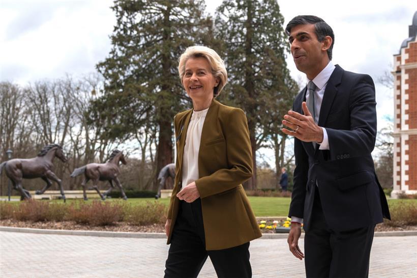 EU-Kommissionspräsidentin Ursula von der Leyen und der britische Premierminister Rishi Sunak haben an diesem Montag den Schlussstein an die Verhandlungen über die Brexit-Regeln für Nordirland gesetzt
