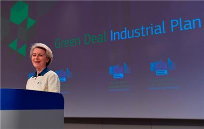 EU-Kommissionspräsidentin Ursula von der Leyen wartet ab, wie die EU-Staats- und Regierungschefs kommende Woche auf ihren Plan reagieren
