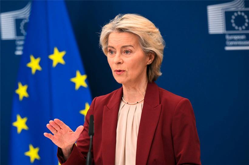 EU-Kommissionspräsidentin Ursula von der Leyen will die Ukraine mit Putins Geld in „eine starke Position bringen“
