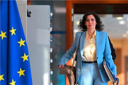 EU-Krisenkommissarin Hadja Lahbib hat ihre Tasche offenbar schon gepackt
