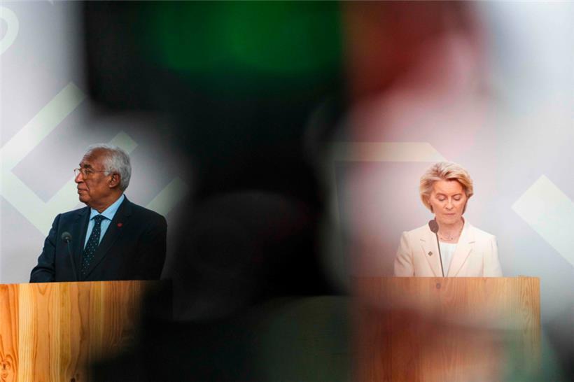 EU-Ratspräsident Antonio Costa (l.) und die EU-Kommissionspräsidentin Ursula von der Leyen werden mit den 27 EU-Staats- und Regierungschefs unter anderem über die Wettbewerbsfähigkeit der europäischen Wirtschaft diskutieren
