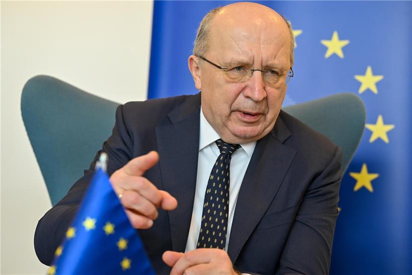 EU-Verteidigungskommissar Andrius Kubilius spricht vor fraktionsübergreifender Gruppe im EU-Parlament zur Verteidigungsumsetzung