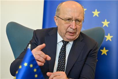 EU-Verteidigungskommissar Andrius Kubilius spricht vor fraktionsübergreifender Gruppe im EU-Parlament zur Verteidigungsumsetzung