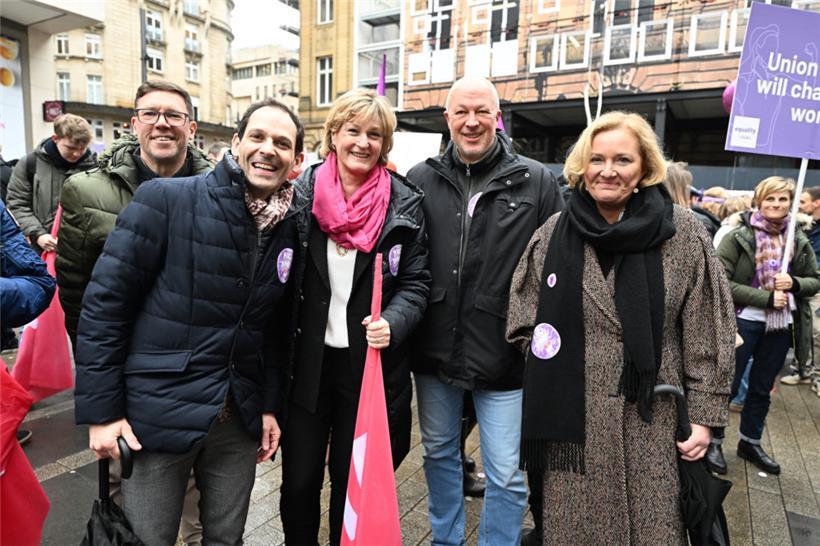 Ebenso wie Politikerinnen und Politiker