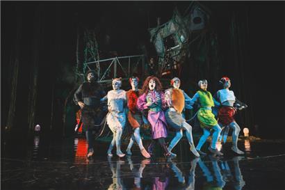 Echtes Kindertheater, das zum Mitmachen und Träumen animiert und zugleich pädagogische Botschaften übermittelt: „Hänsel a Gréidel“
