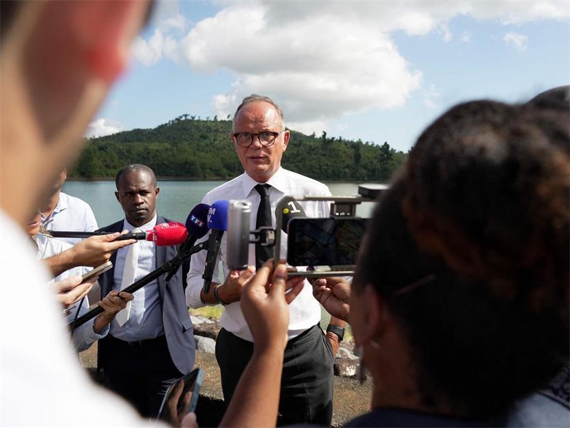 Edouard Philippe, samedi à Mayotte, où ses déclarations sur l’immigration ont déclenché une polémique avec Jean-Luc Mélenchon