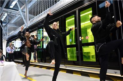 Edsun an der Pressekonferenz zum kostenlosen öffentlichen Transport am Donnerstag. Der Künstler bietet am Samstag mehrere Gratis-Shows an.
