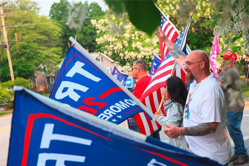 Egal, was passiert, seine Basis wird Trump nie hängen lassen
