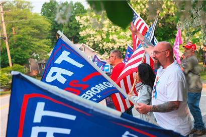 Egal, was passiert, seine Basis wird Trump nie hängen lassen
