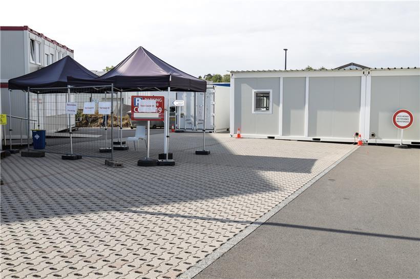 Eher Baustelle als Labor: Auf dem Parkplatz vor den „Laboratoires réunis“ wurde ...