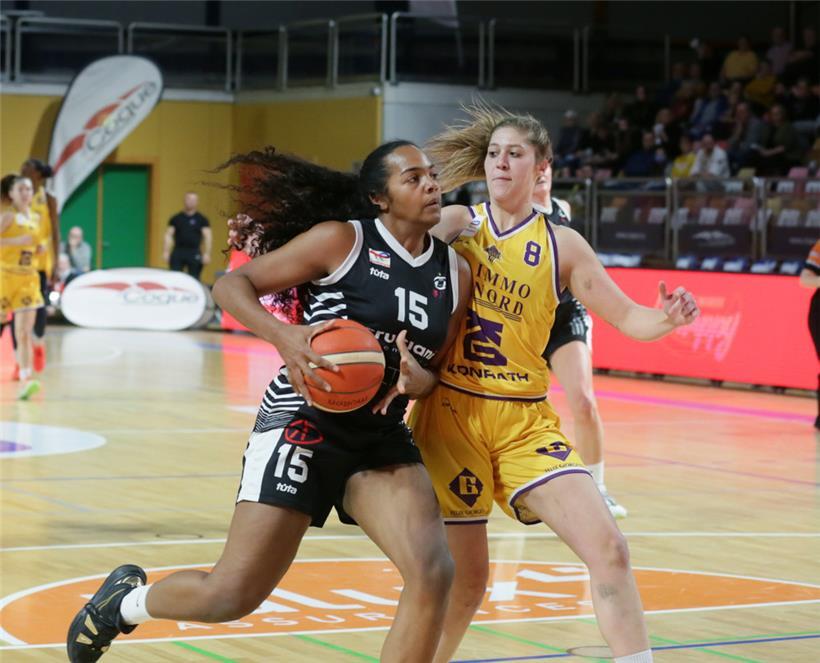 Ehi Etute (in Schwarz) und der T71 Düdelingen zogen am Dienstagabend souverän ins Finale der Coupe des Dames ein
