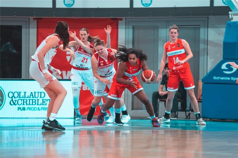 Ehis Etute (Nr. 35) und die FLBB-Damen dürfen sich über ihren ersten Sieg in der EM-Qualifikation freuen
