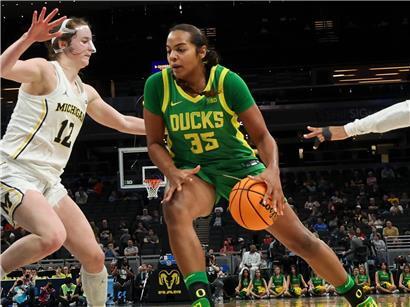 Ehis Etute läuft in University of Oregon Lauftrikot bei einem Leichtathletik-Wettbewerb