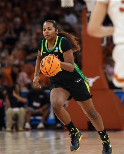 Ehis Etute erzielt Double-Double im Basketballspiel gegen Texas, starke Leistung und wichtige Punkte für das Team