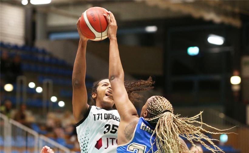 Ehis Etute zeigte in der ersten Halbzeit immer wieder, dass sie auch gegen routinierte Profi-Spielerinnen bestehen kann
