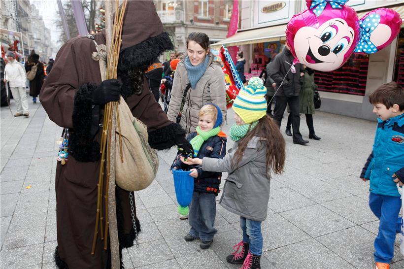 „Ei, ei, ei, lo ass de Kleeschen hei“: Die meisten Klassen studieren dieses Lied ohne rassistische Absicht ein. Dennoch sollte man einen bestimmten Vers infrage stellen.

