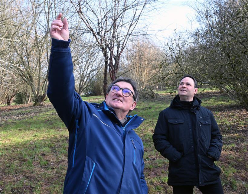 Eike Jablonski (l.), Verantwortlicher des Arboretums, und Laurent Stork, beigeor...