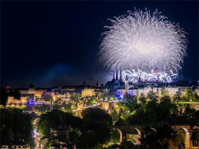 Lichterspektakel über Hauptstadt am Abend mit Feueralarm nach 17-minütiger Show