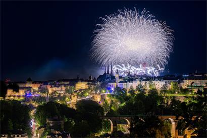 Lichterspektakel über Hauptstadt am Abend mit Feueralarm nach 17-minütiger Show